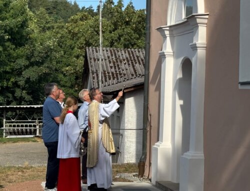 Mit Weihwasser und Ukulele: Enzenrieth feiert den Abschluss der Kirchensanierung am 02. August 2026
